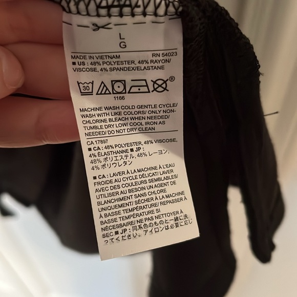 Women’s Banana Republic Short Sleeve Black Shirt Size Large - Picture 5 of 5